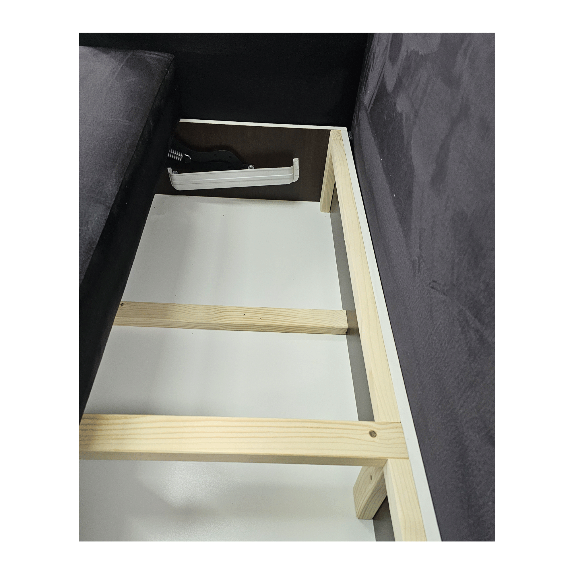 Kanapa z pikowanymi poduchami - obrazek 6